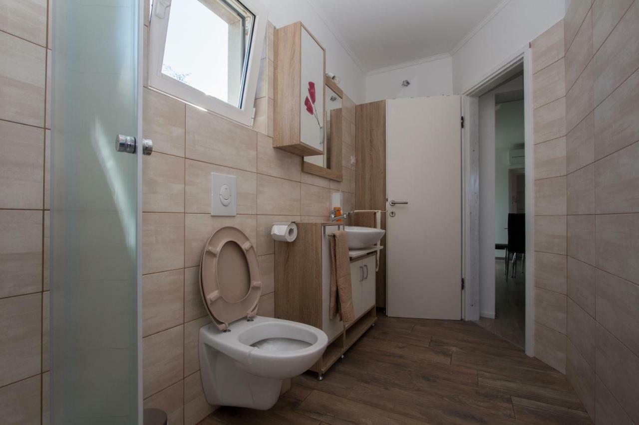 Apartment Krista Tinjan Kültér fotó